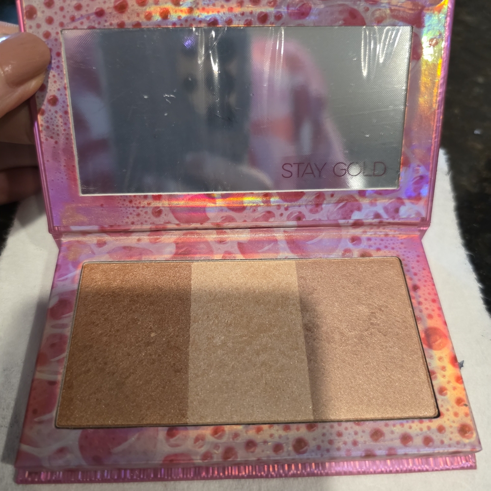 NWT Urban Decay Stay Gold Highlighter Trio — Rose, Champagne, Bronze